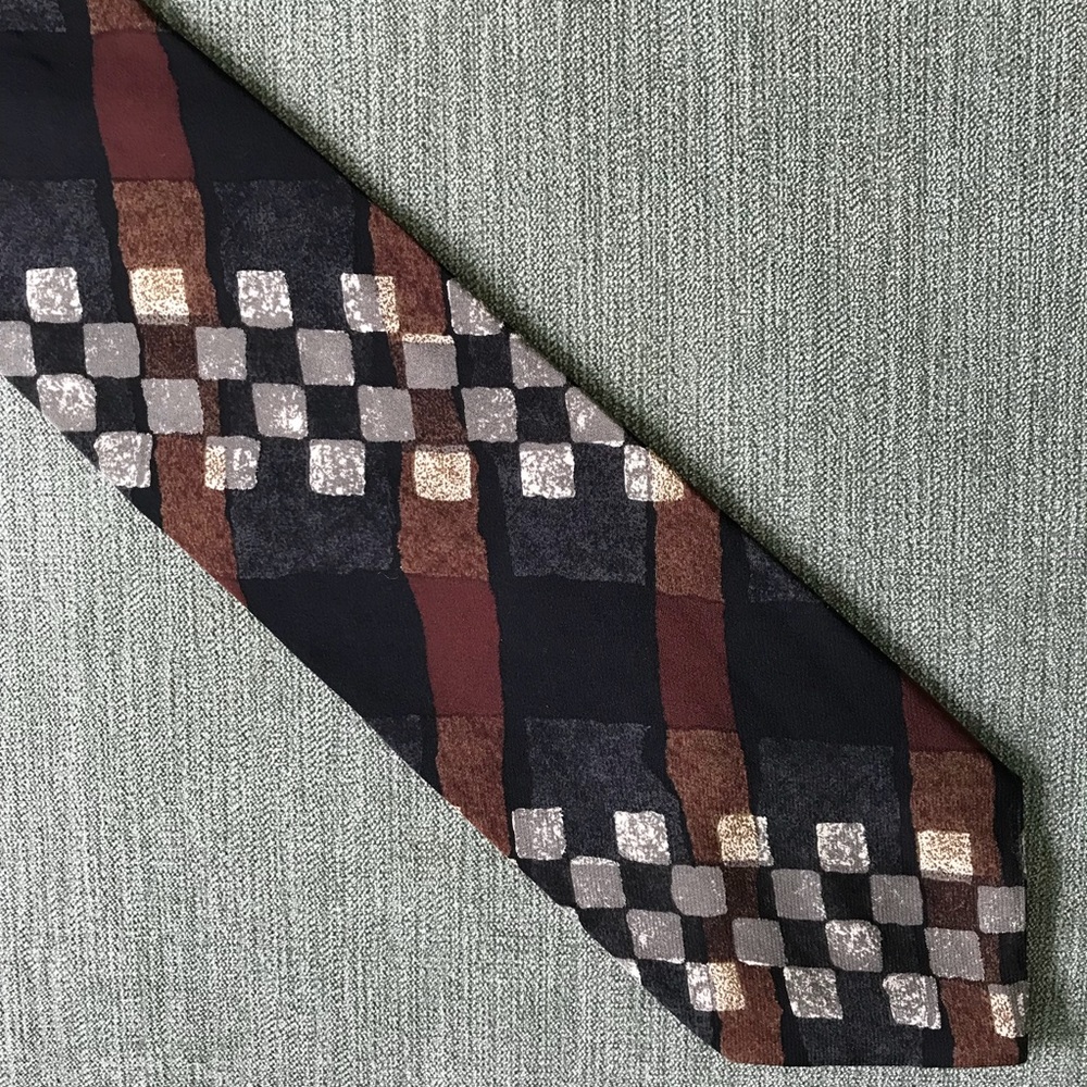 Hugo Boss 100% Silk Necktie, Brown Diamond Pattern